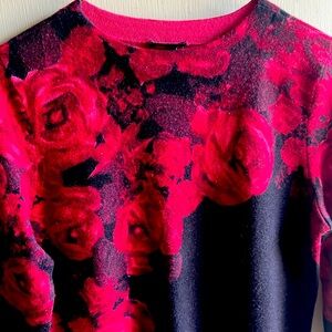 Beautiful Floral red/black cashmere sweater